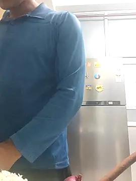 Snapshot of Wild-Honey chatting on 09.14.25 Wild-Honey online show from 09.14.25