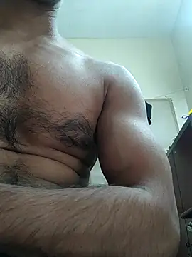 Snapshot of Wild-Honey chatting on 09.20.25 Wild-Honey online show from 09.20.25