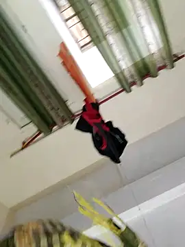 Snapshot of Wild-Honey chatting on 09.30.25 Wild-Honey online show from 09.30.25