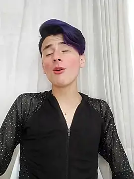 Snapshot of Alann_sr chatting on 02.18.25 Alann sr online show from 02.18.25