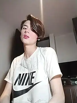 Snapshot of Alann_sr chatting on 10.29.25 Alann sr online show from 10.29.25