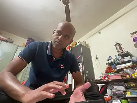 Snapshot of SammyChocolateIndian chatting on 01.12.25 SammyChocolateIndian online show from 01.12.25