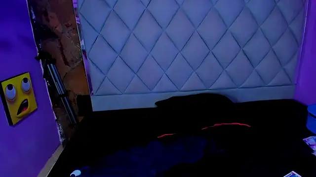 Snapshot of venusowen_ chatting on 09.22.25 venusowen online show from 09.22.25