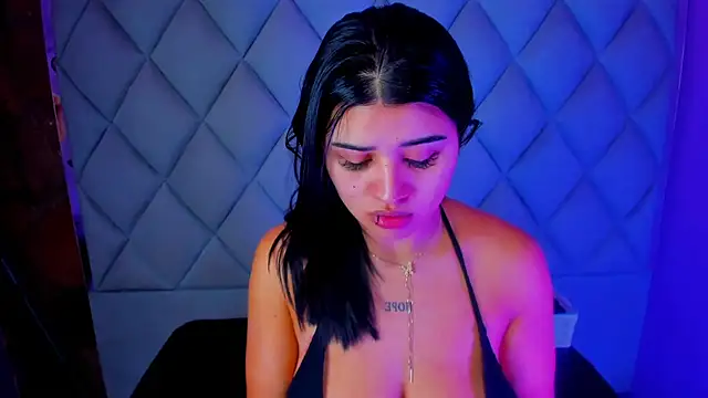 Snapshot of venusowen_ chatting on 10.08.25 venusowen online show from 10.08.25