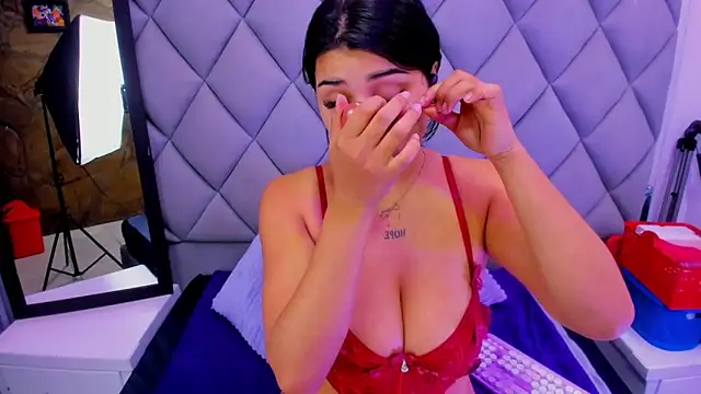 Snapshot of venusowen_ chatting on 10.29.25 venusowen online show from 10.29.25