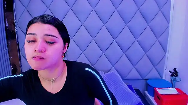 Snapshot of venusowen_ chatting on 11.01.25 venusowen online show from 11.01.25