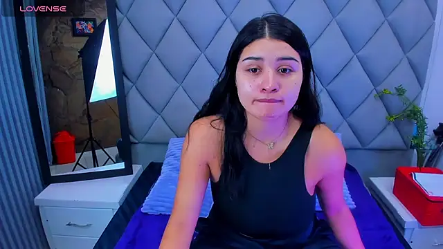 Snapshot of venusowen_ chatting on 11.04.25 venusowen online show from 11.04.25