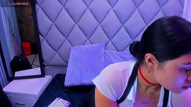 Snapshot of venusowen_ chatting on 11.19.25 venusowen online show from 11.19.25