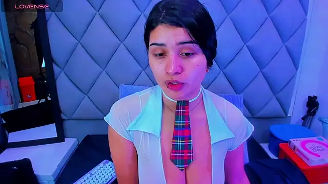 Snapshot of venusowen_ chatting on 11.20.25 venusowen online show from 11.20.25