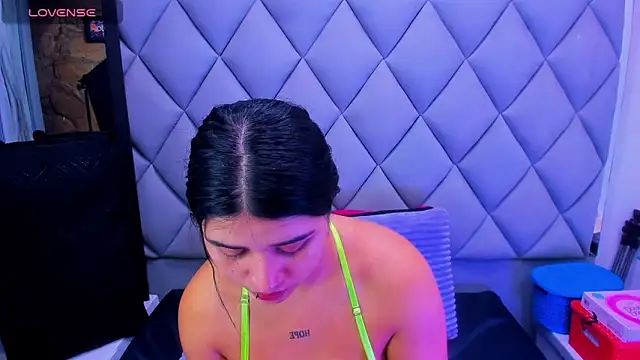 Snapshot of venusowen_ chatting on 11.27.25 venusowen online show from 11.27.25