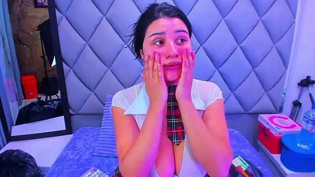 Snapshot of venusowen_ chatting on 11.29.25 venusowen online show from 11.29.25