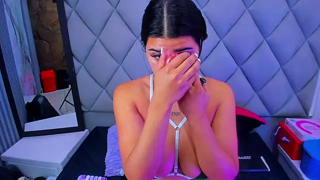 Snapshot of venusowen_ chatting on 12.21.25 venusowen online show from 12.21.25