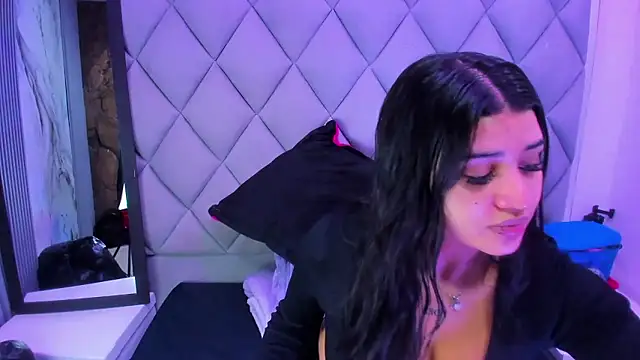 venusowen  online show from 01.19.26