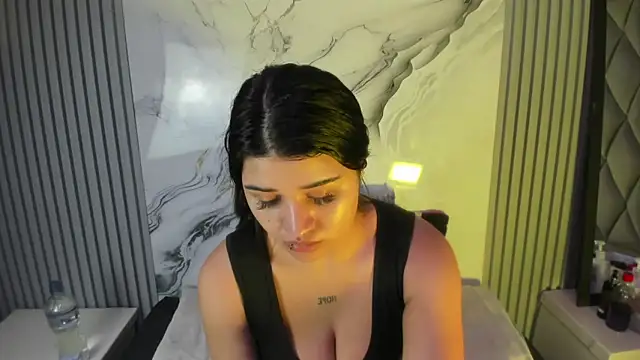 venusowen  online show from 02.15.26