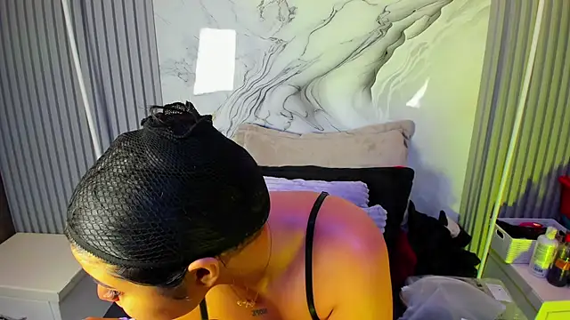 Snapshot of venusowen_ chatting on 04.23.26 venusowen online show from 04.23.26