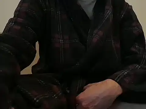 Snapshot of NATURALS2023 chatting on 02.16.25 NATURALS2023 online show from 02.16.25