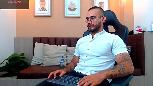 hanz col online show from 12.10.24