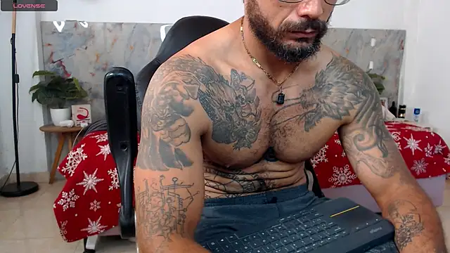 Snapshot of hanz_col chatting on 06.18.26 hanz col online show from 06.18.26