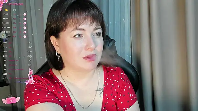 Snapshot of Victoria_Di chatting on 09.18.25 Victoria Di online show from 09.18.25