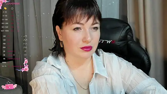 Snapshot of Victoria_Di chatting on 09.24.25 Victoria Di online show from 09.24.25