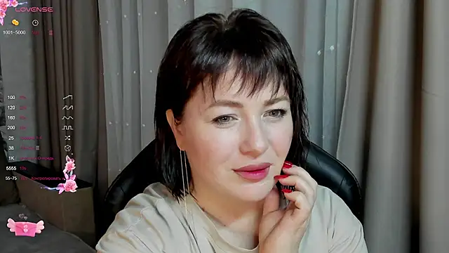 Snapshot of Victoria_Di chatting on 09.28.25 Victoria Di online show from 09.28.25