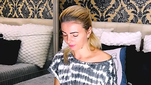 Aly girl1 online show from 10.10.25