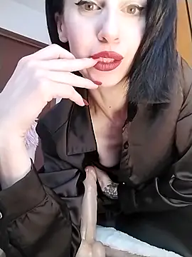 dahlia 82 online show from 04.15.26