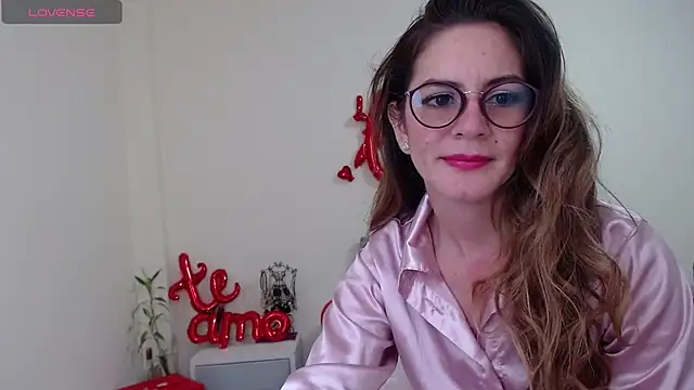 Snapshot of Hanny_24 chatting on 02.14.25 Hanny 24 online show from 02.14.25