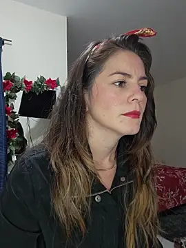 Snapshot of Hanny_24 chatting on 12.18.25 Hanny 24 online show from 12.18.25