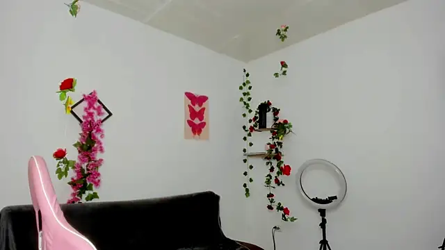 Emic  online show from 02.10.25