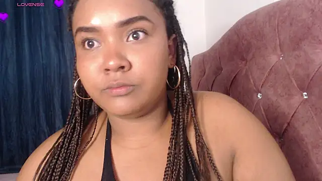 Evelyn Sandoval online show from 03.11.25