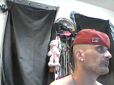 Snapshot of slinginbigD chatting on 09.16.25 slinginbigD online show from 09.16.25