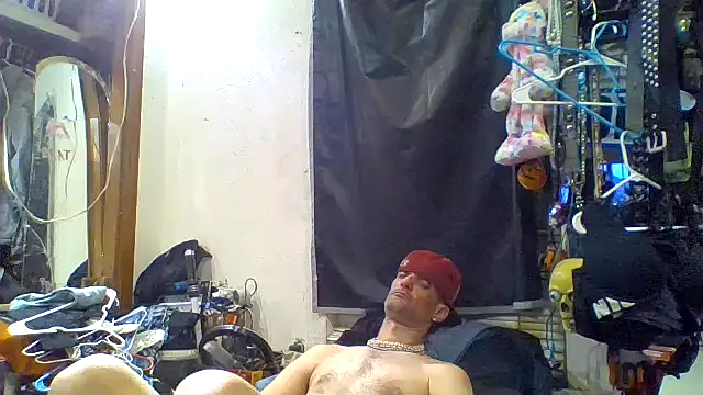 Snapshot of slinginbigD chatting on 10.03.25 slinginbigD online show from 10.03.25