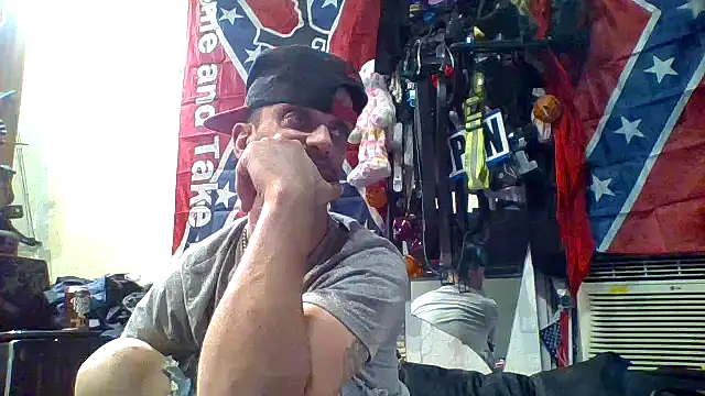 Snapshot of slinginbigD chatting on 10.12.25 slinginbigD online show from 10.12.25