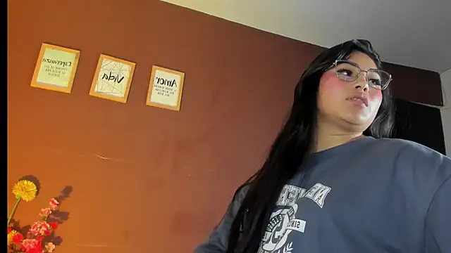 Little Ivy online show from 11.18.25