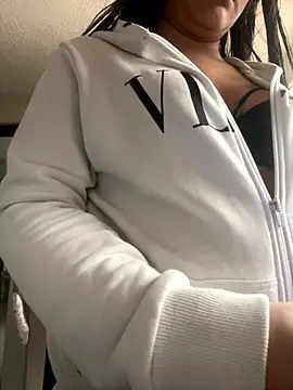 Little Ivy online show from 11.22.25