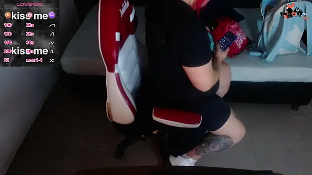 Snapshot of Bruja__Scarlata chatting on 01.31.25 Bruja Scarlata online show from 01.31.25