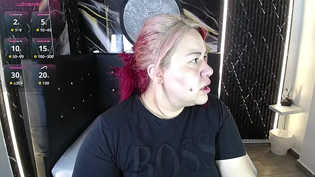 Snapshot of Bruja__Scarlata chatting on 10.04.25 Bruja Scarlata online show from 10.04.25