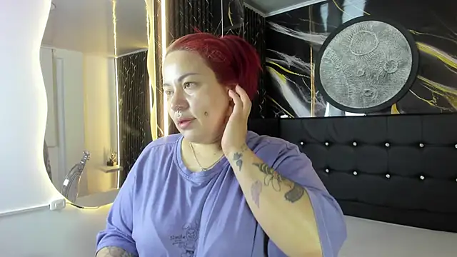 Snapshot of Bruja__Scarlata chatting on 10.09.25 Bruja Scarlata online show from 10.09.25