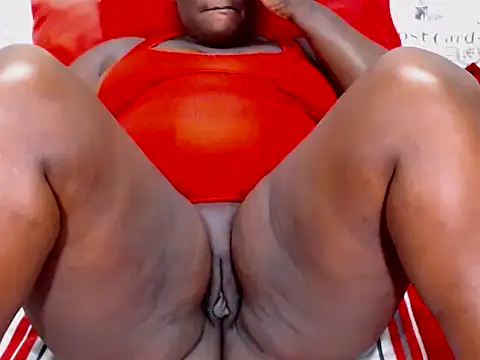 Snapshot of Honeybumsx32 chatting on 05.17.26 Honeybumsx32 online show from 05.17.26