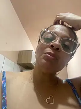 Snapshot of lomagata chatting on 05.19.26 lomagata online show from 05.19.26