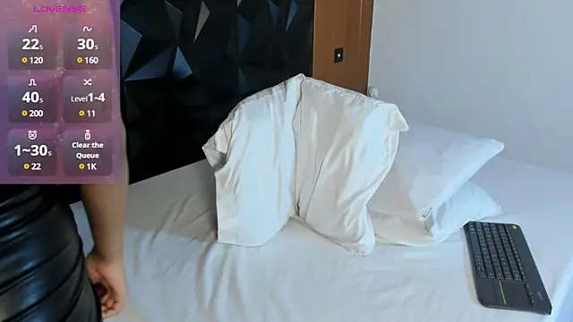 Wendy Marchall online show from 02.09.25