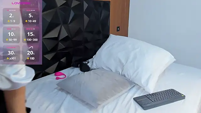 Wendy Marchall online show from 02.27.25