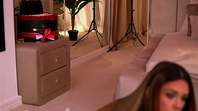 YasmineShaw online show from 12.02.25