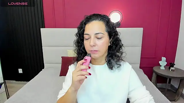 Linda Insatiable online show from 10.17.25