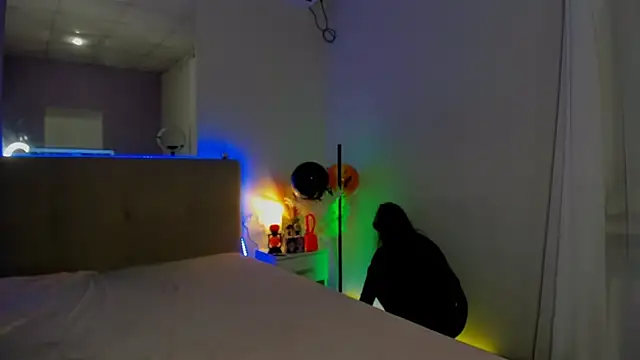 Laura Leee online show from 11.07.25