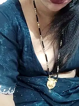 Snapshot of Urmila_bhabhii chatting on 06.17.26 Urmila bhabhii online show from 06.17.26