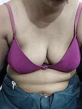 Snapshot of Urmila_bhabhii chatting on 06.20.26 Urmila bhabhii online show from 06.20.26