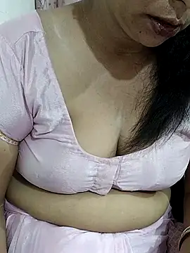 Snapshot of Urmila_bhabhii chatting on 06.30.26 Urmila bhabhii online show from 06.30.26
