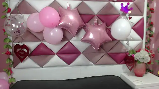 Snapshot of NahomiConnor_ chatting on 01.20.25 NahomiConnor online show from 01.20.25